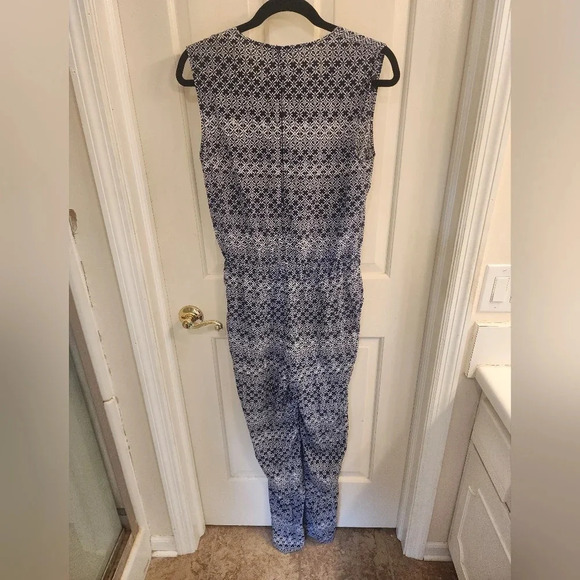 Diane Von Furstenberg Blue and White Patterned Jumpsuit size 8 - Picture 5 of 6